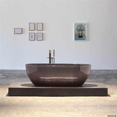 Bathtub, washbasin